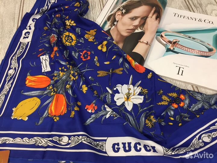 Синий платок Gucci Flora с ручной