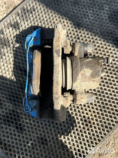 Суппорт передний левый правый Форд Фокус 2 1.6