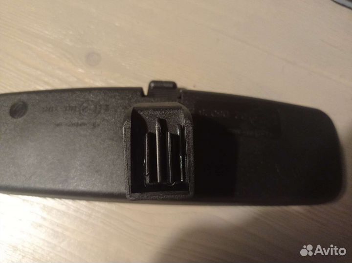 Внутрисалонное зеркало заднего вида