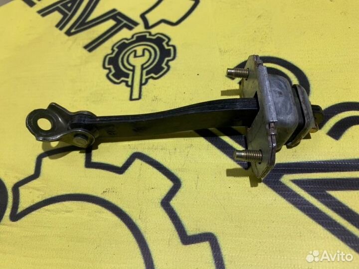 Ограничитель двери Subaru Forester SF5 EJ205