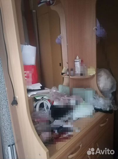 Трюмо с зеркалом