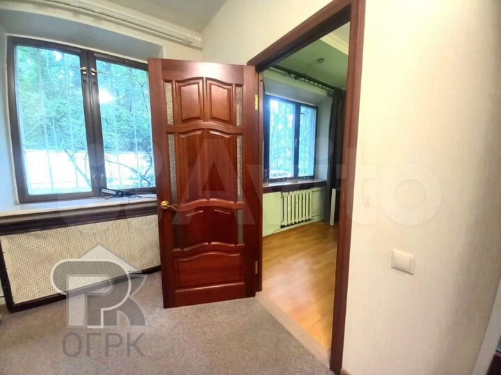 2-к. квартира, 46 м², 1/3 эт.