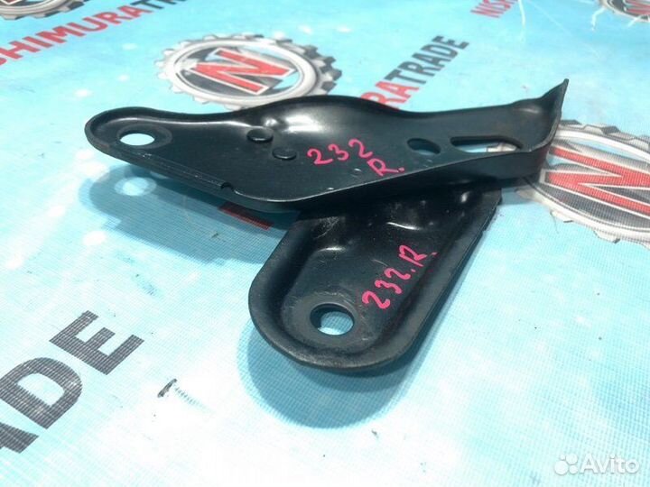 Крепление бампера переднее правое Toyota Hilux