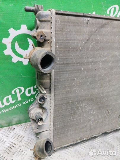 Радиатор охлаждения Renault Logan 1