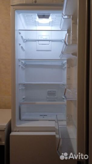 Холодильник hotpoint ariston бу