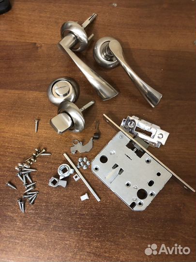 Дверные ручки с фиксатором и замком