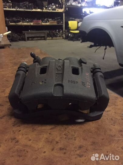 Суппорт Передний правый Nissan X-Trail Т30