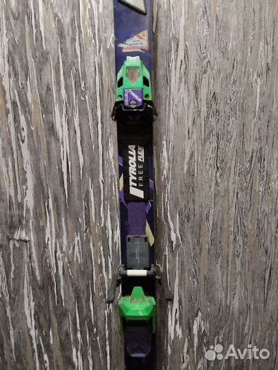 Горнолыжные лыжи и ботинки