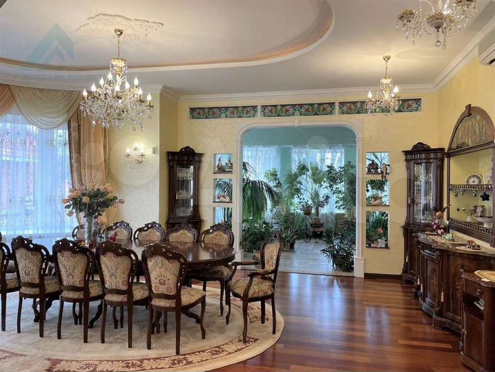 Дом 535 м² на участке 11,1 сот.