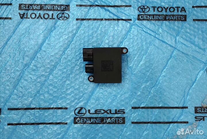 Блок управления вентиляторами Lexus Rx 3 2008-2015