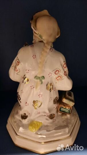 Статуэтка фарфор
