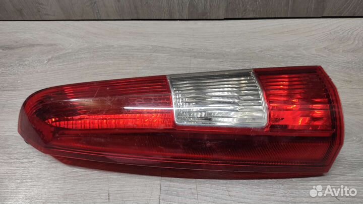 Фонарь задний левый Volvo V70