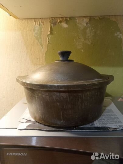 Казан чугунный бу но чистый, обезжиренный на 3.5 л