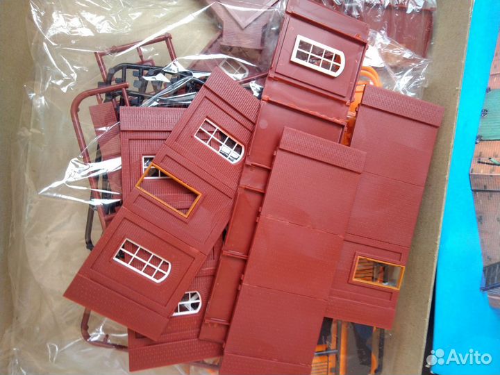 Сборная модель 1 72 Строение с гаражом