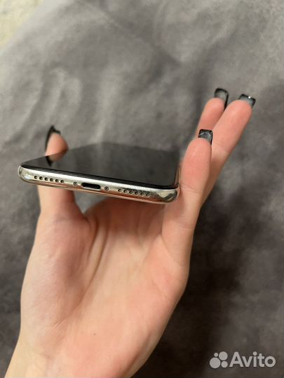 Телефон iPhone 10