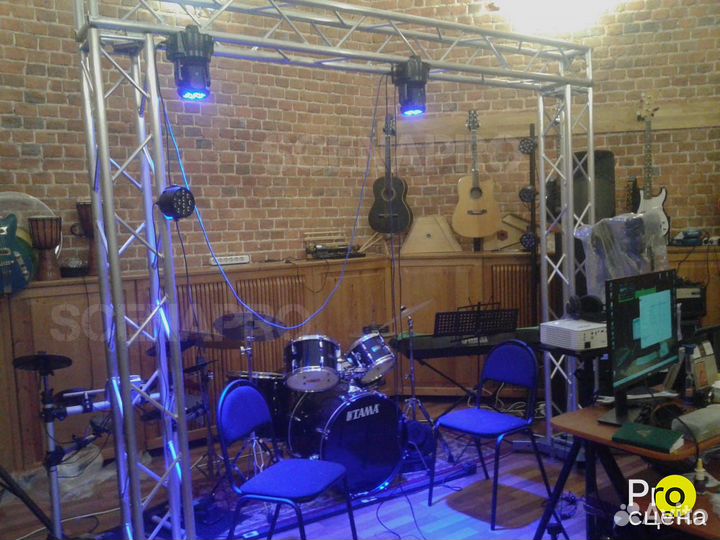 П-образный подвес из алюминиевых ферм