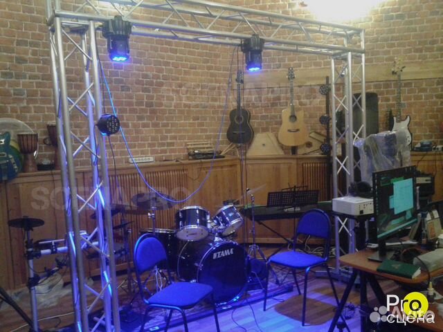 П-образный подвес из алюминиевых ферм