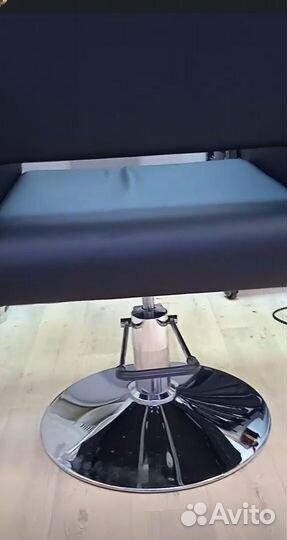 Парикмахерское кресло