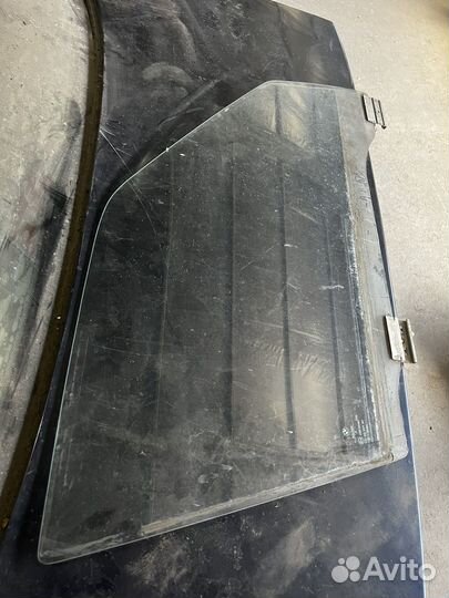 Переднее правое стекло bmw e32