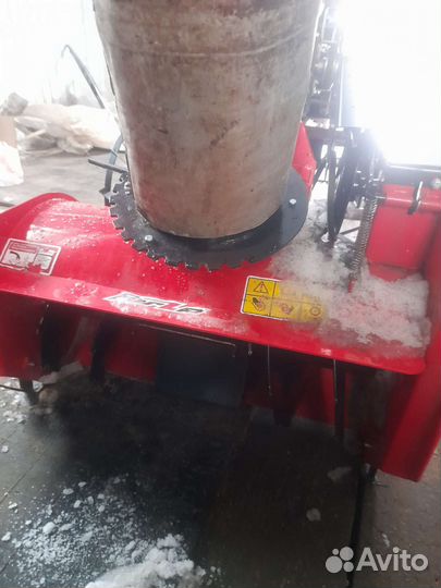 Снегоуборочная приставка к мотоблоку