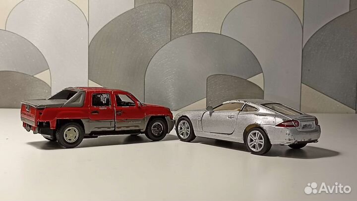 Модели машин Ягуар и Шевроле