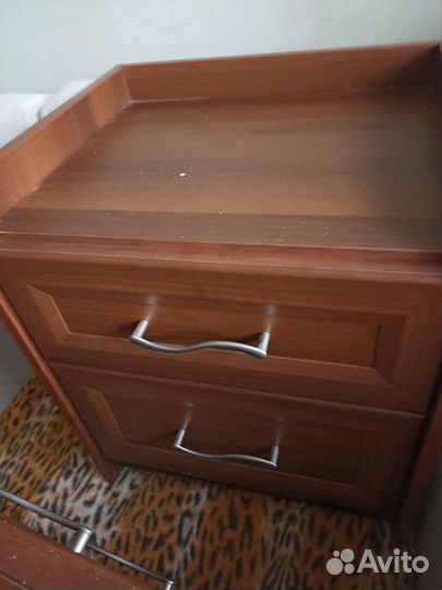 Тумба прикроватная и корпус кровати