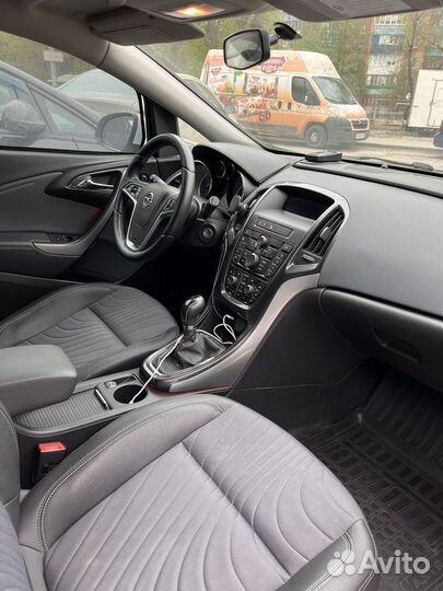 Opel Astra 1.6 МТ, 2013, 97 000 км