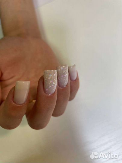 Модель на маникюр