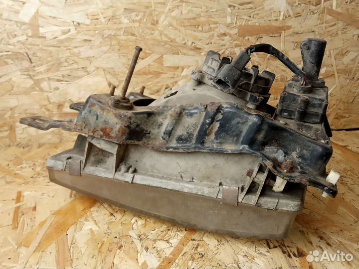 Фара правая Nissan Maxima