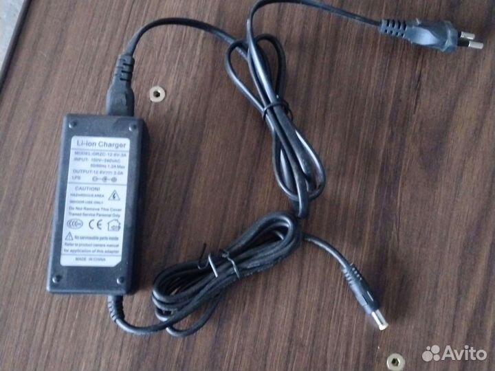 Зарядка для шуруповёртов 12.6 в 3 ампер новая