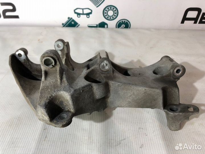 Кронштейн генератора Renault Duster K4MA690 2013