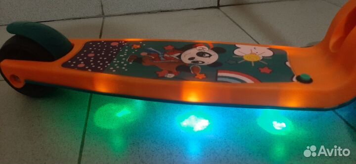 Светящийся трёхколёсный самокат с музыкой