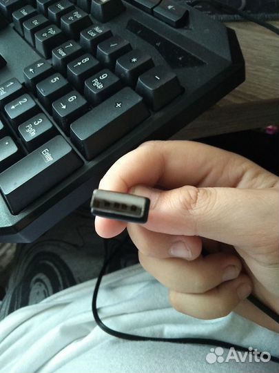 Продаю клавиатуру ей пол года в хорошем состояние
