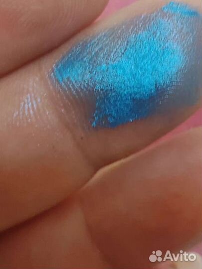 Синий мусс для волос смывается водой