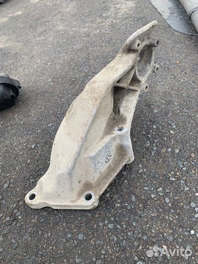 Кронштейн двигателя Bmw X6M E71 S63B44A 2009