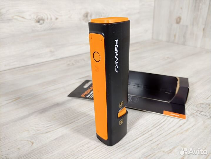 Точилка для топоров и ножей fiskars Xsharp 1000601