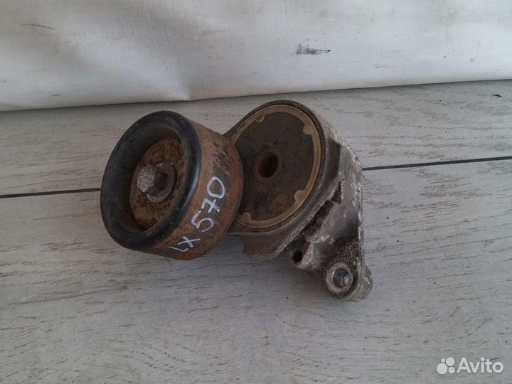 Lexus LX570 натяжитель ремня