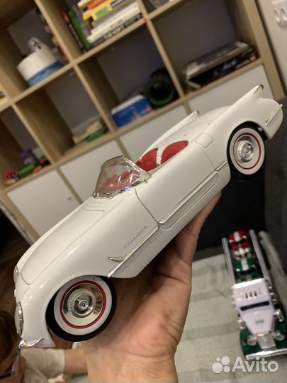 Машина ertl chevrolet corvette
