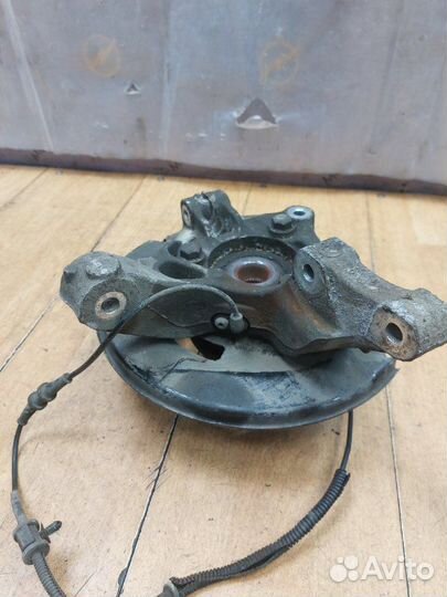 Поворотный кулак передний правый Opel Astra J