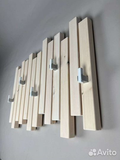 Вешалка настенная деревянная