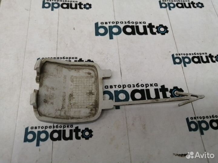 Заглушка буксир крюка заднего бампера