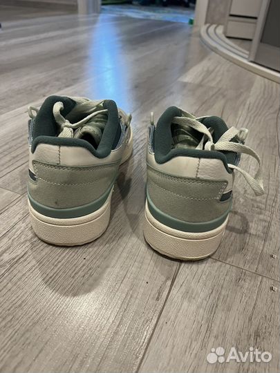 Кроссовки женские