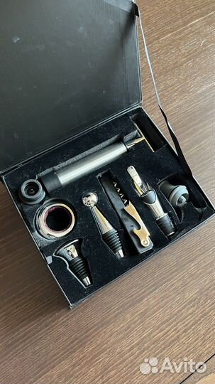 Набор винный из разных пробок