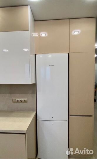 Угловая кухня под потолок на заказ