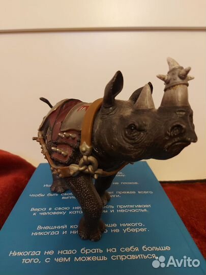 Фигурка носорога schleich большая
