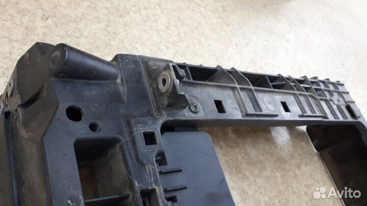 Рамка радиатора передняя Volkswagen Polo CK