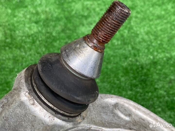 Рычаг передней подвески верхний передний левый