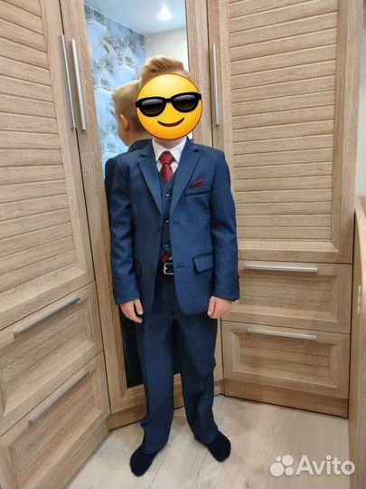 Костюм-тройка новый