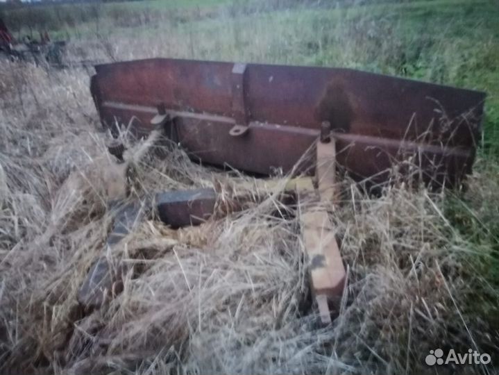 Лопата на т150к