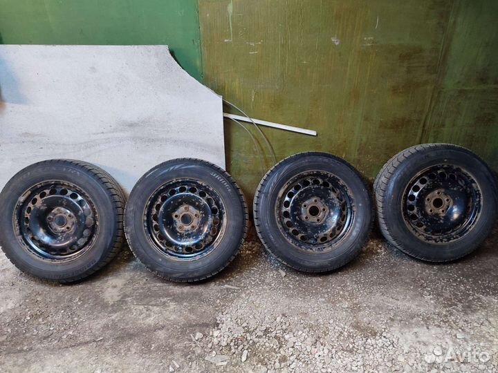 Bridgestone Blizzak VRX 215/60 R16 95S